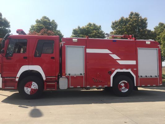 Sinotruk 8000L Waterschuim Brandweerwagen Met Dubbele Cabine Multifunctioneel